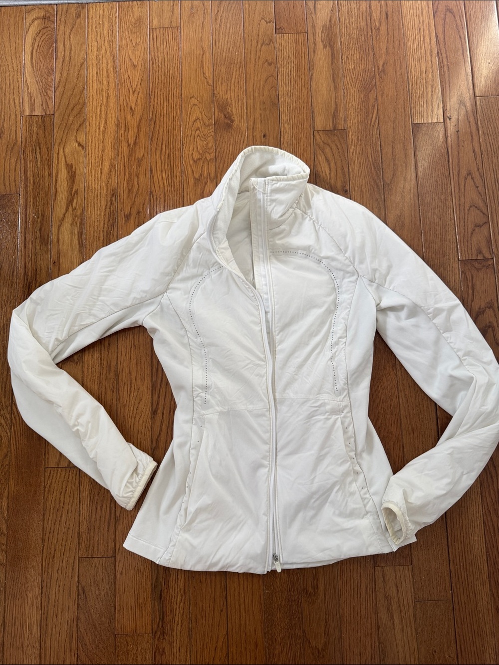 Lululemon women’s white jacket run for cold life women’s